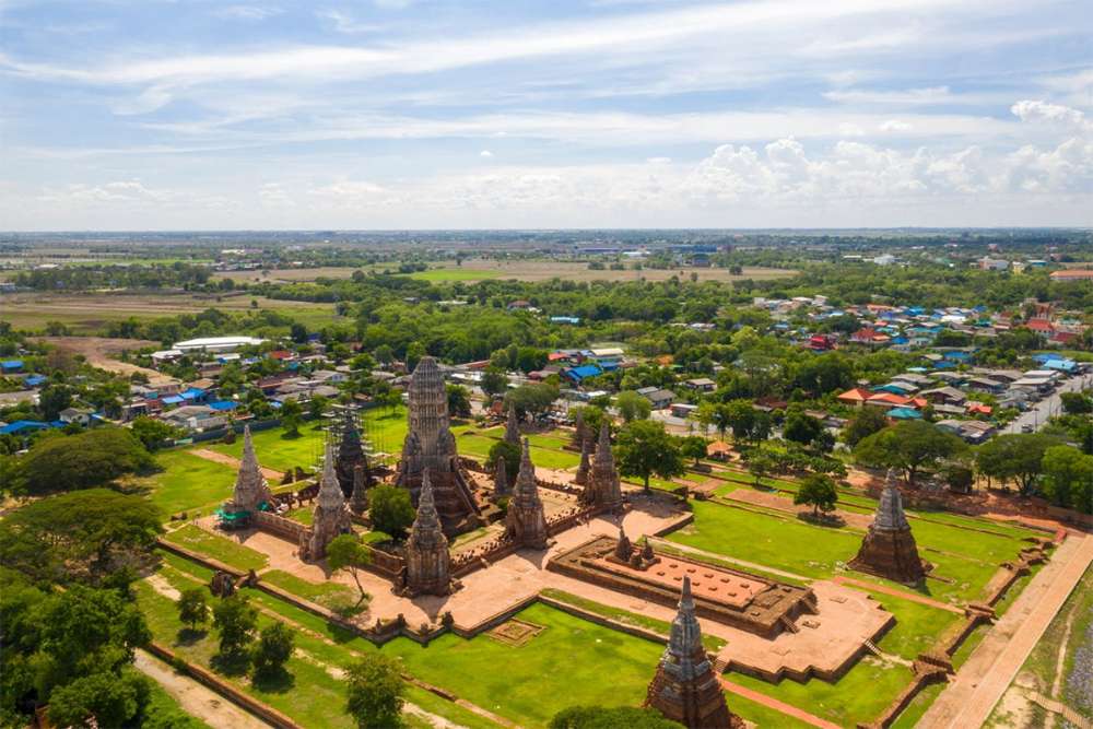 Vue panoramique du Wat Chaiwatthanaram depuis le ciel